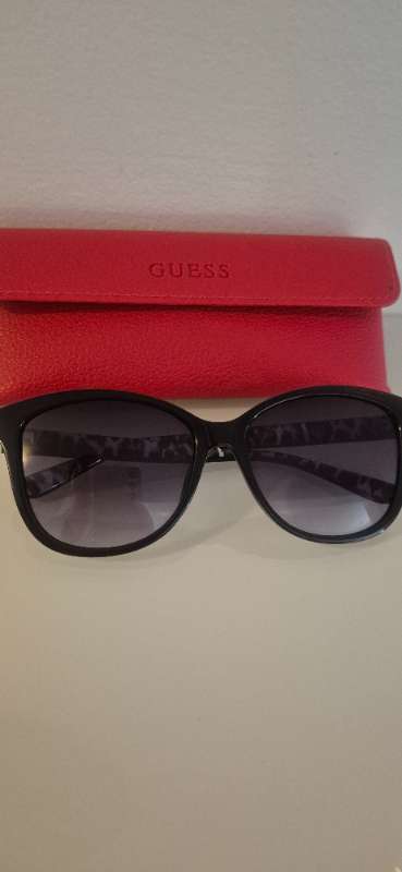 GUESS gleraugu