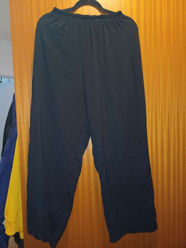 Svartar léttar buxur