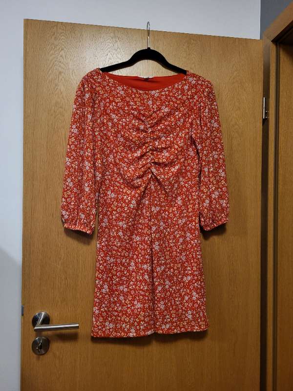 Rauður blómakjóll