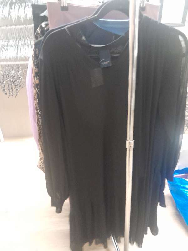 Svartur kjóll m/tjull pilsi