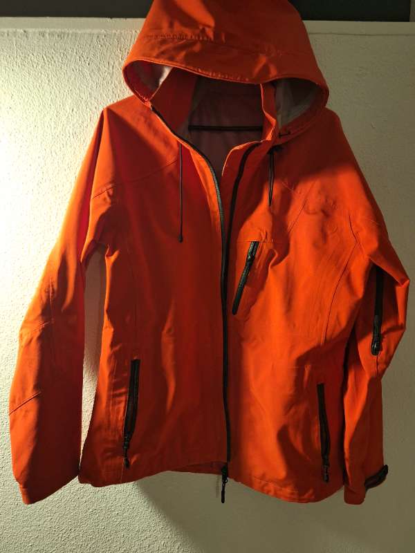 Útivistar úlpa, rauð L