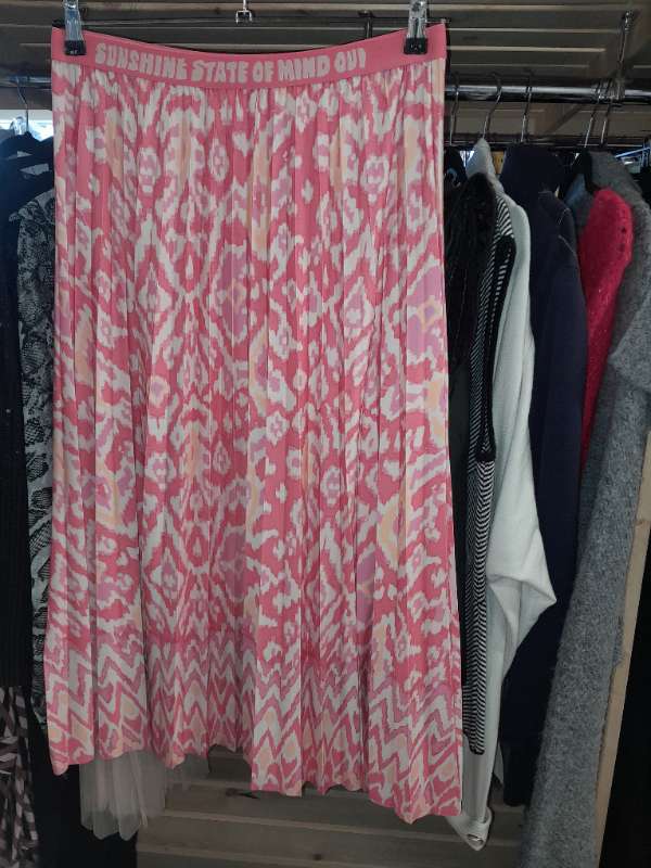 Pils, plíserað, sítt