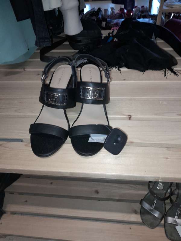 Skór, opinn, með hæl, svartir