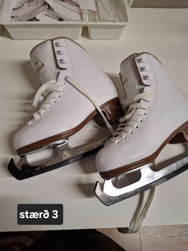 Jackson skautar hvítir