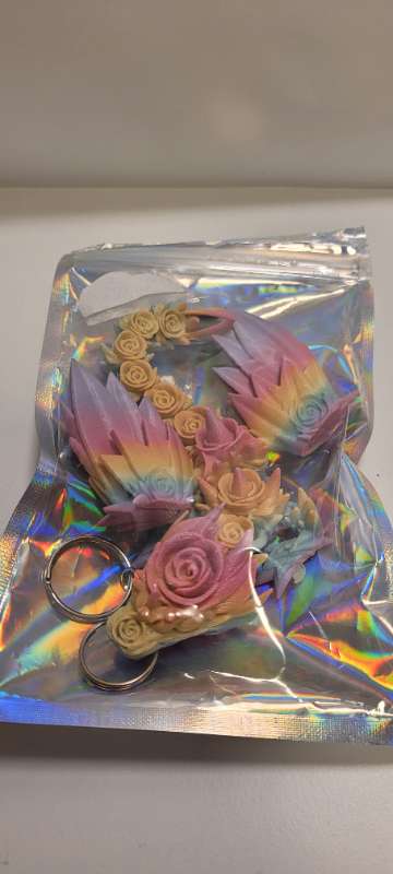 Lítil rósadreki m vængi