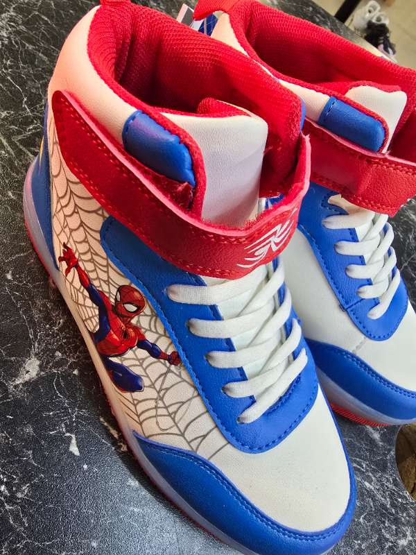 Spiderman skór nýjir blikk