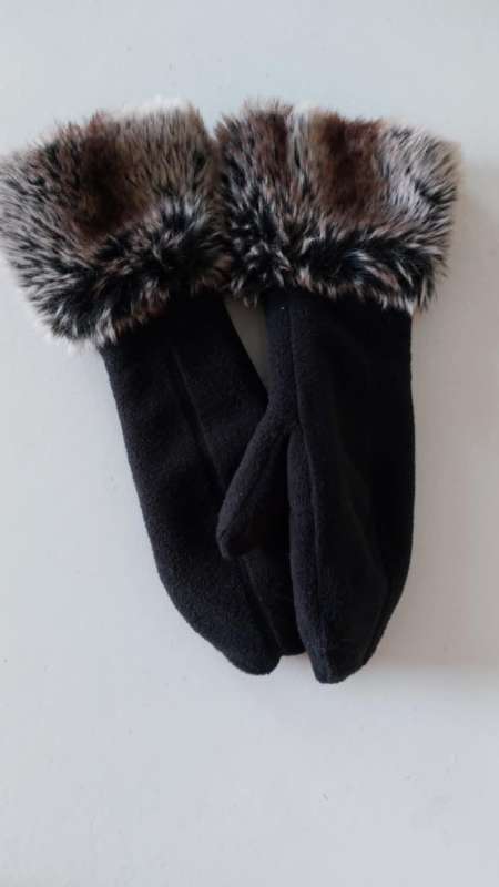 66 Kaldi vettlingar (kosta 9900 nýir)