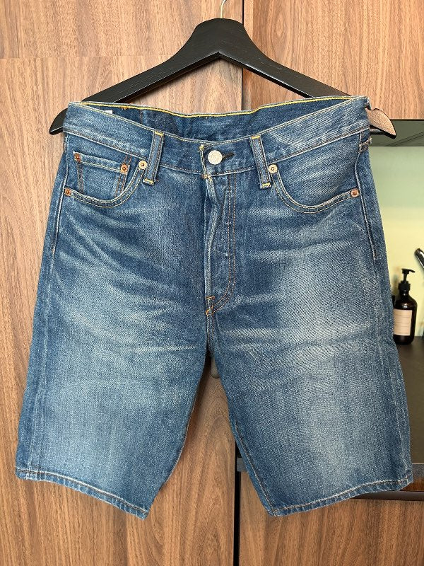 Levis stuttbuxur
