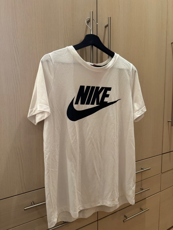 Nike stuttermabolur