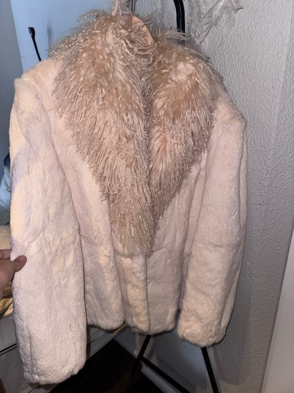 Ekta pels hvítur