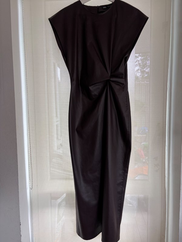 Zara brúnn pleðurkjóll
