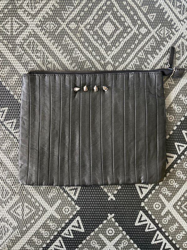 Svart clutch studs