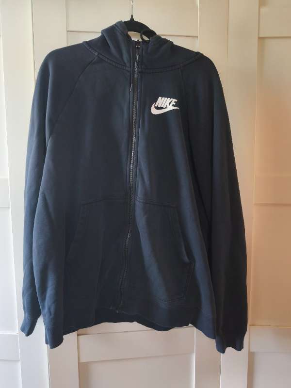 Nike opin svört