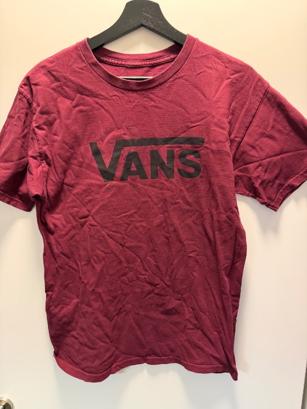 Vínrauður VANS bolur