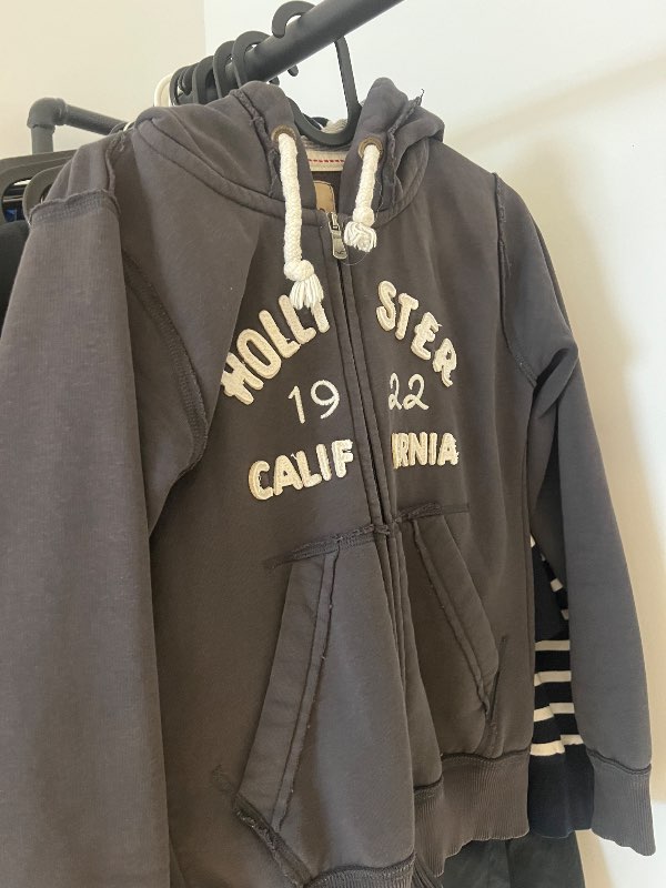 Hollister peysa