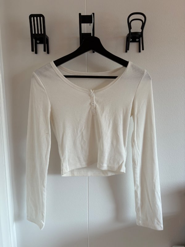 Hvítur half button up