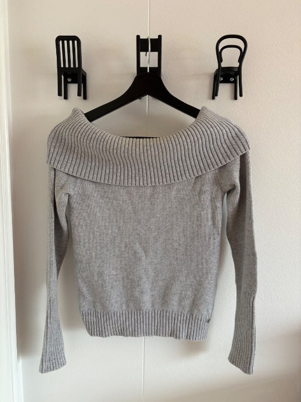 Aritzia grá peysa