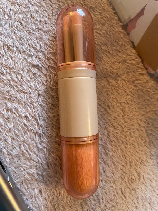 New makeup brush many together
