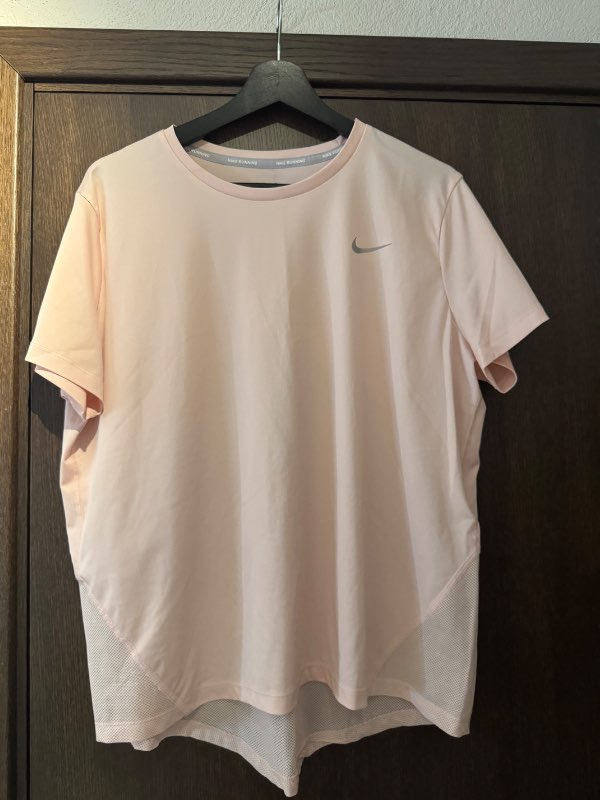 Nike bleikur íþróttabolur