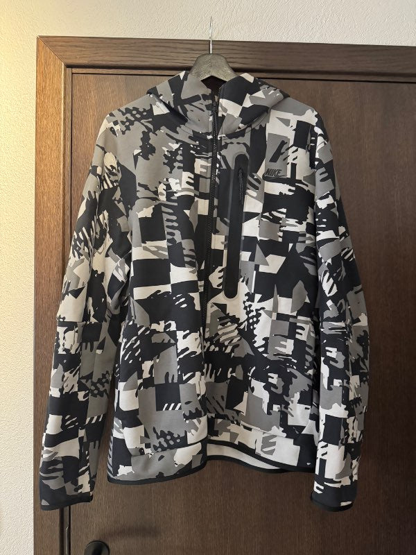Nike tech fleece peysa