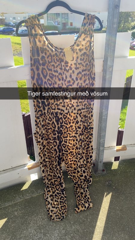 Tiger samfestingur með vösum