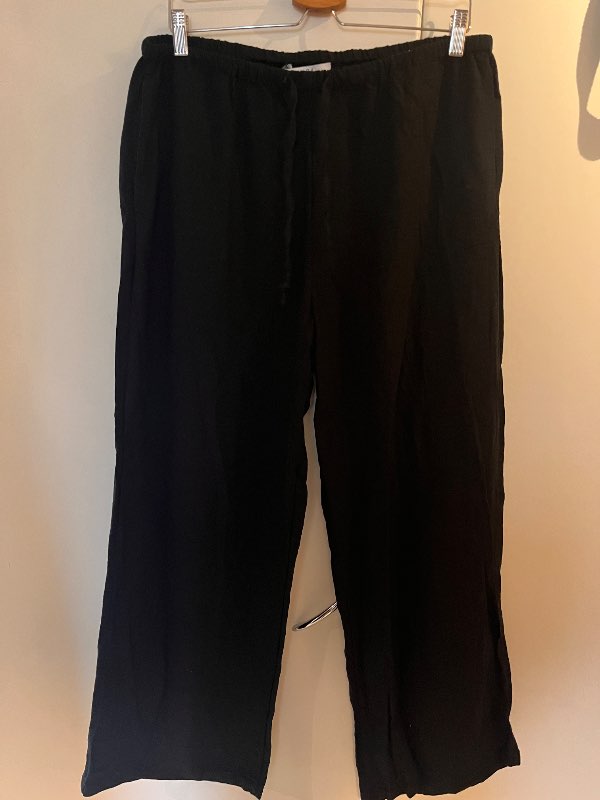 svartar linen buxur