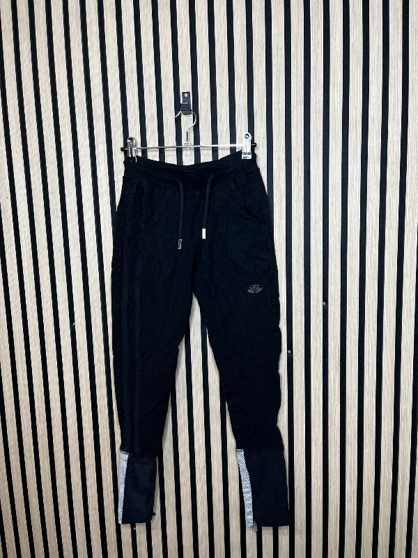 Joggingbuxur svartar