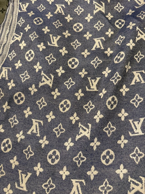 LV scarf bl
