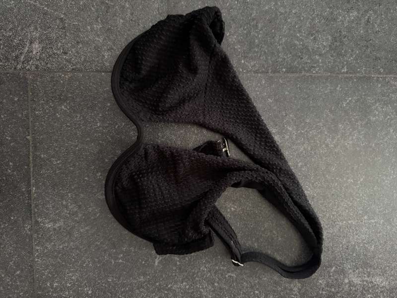 Svart ruffled bikiní sett