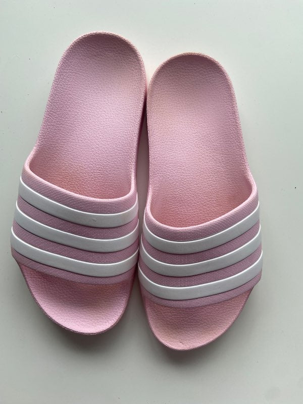 Adidas sandalar