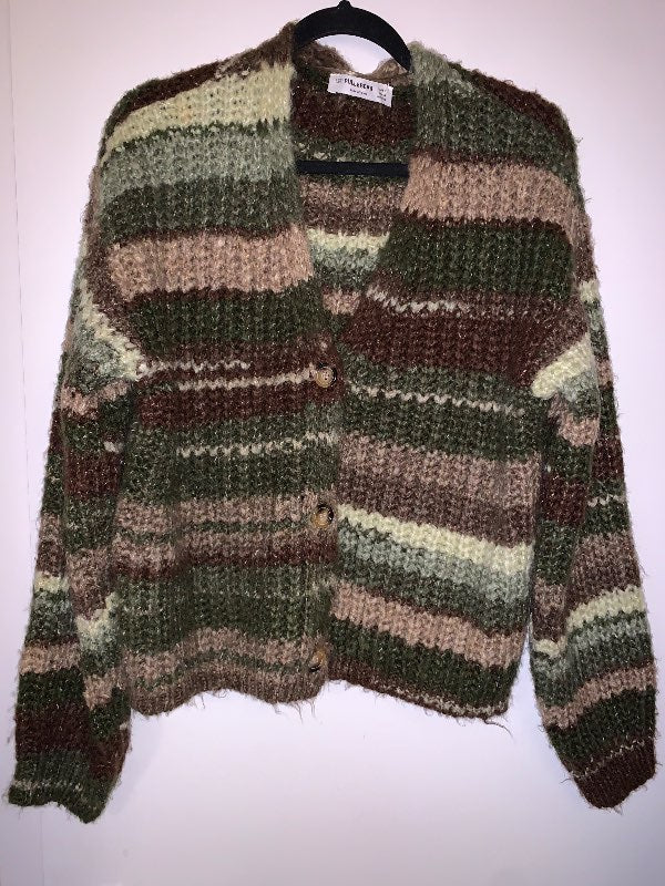 Græn og brún peysa