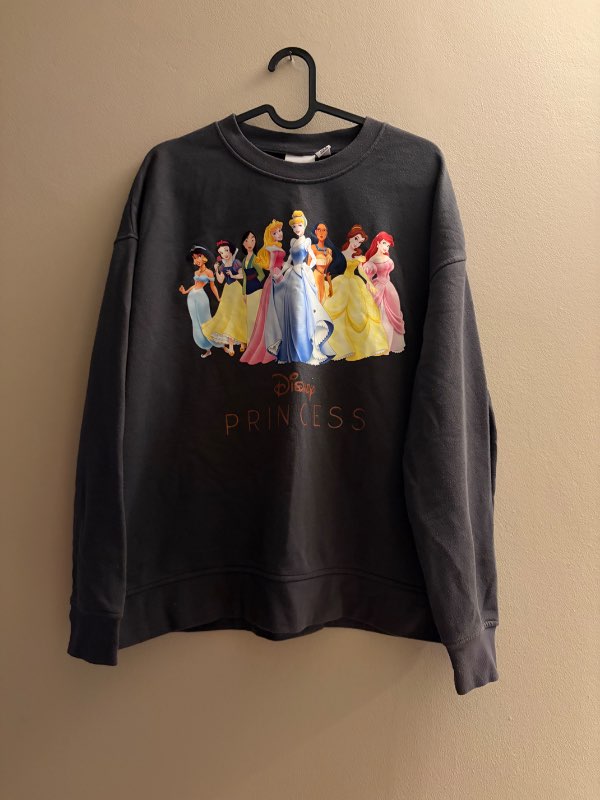 Disney peysa grá