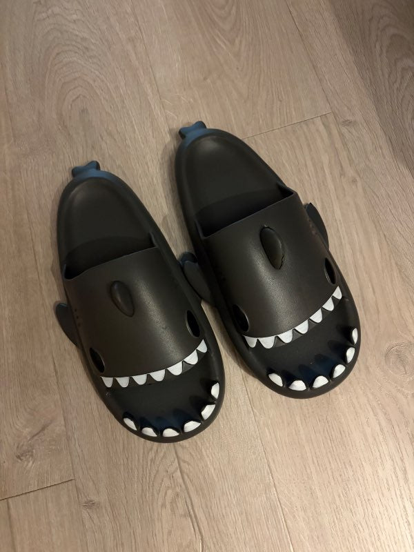 Hákarla inniskór