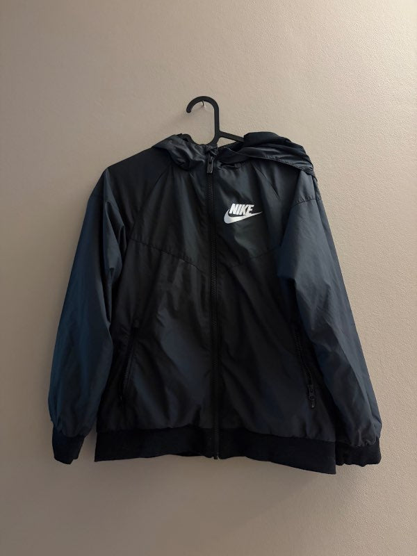 Nike jakki svartur