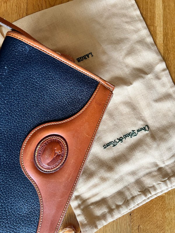 Dooney & Bourke Taska