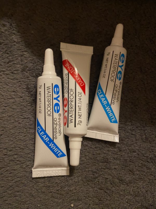 Eyelashes glue