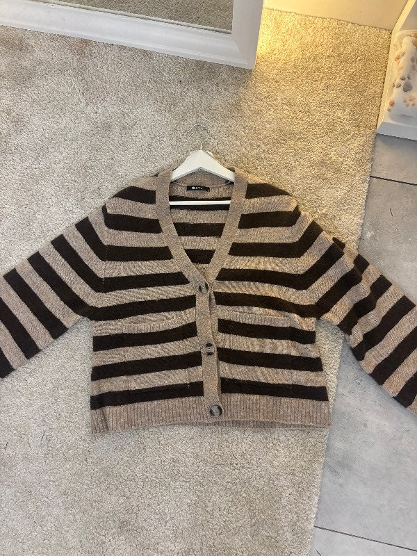 Brún V neck peysa (GinaT)