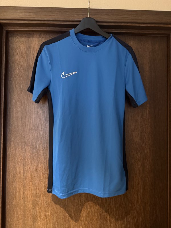 Blár nike íþróttabolur