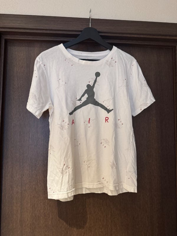 Hvítur air Jordan bolur