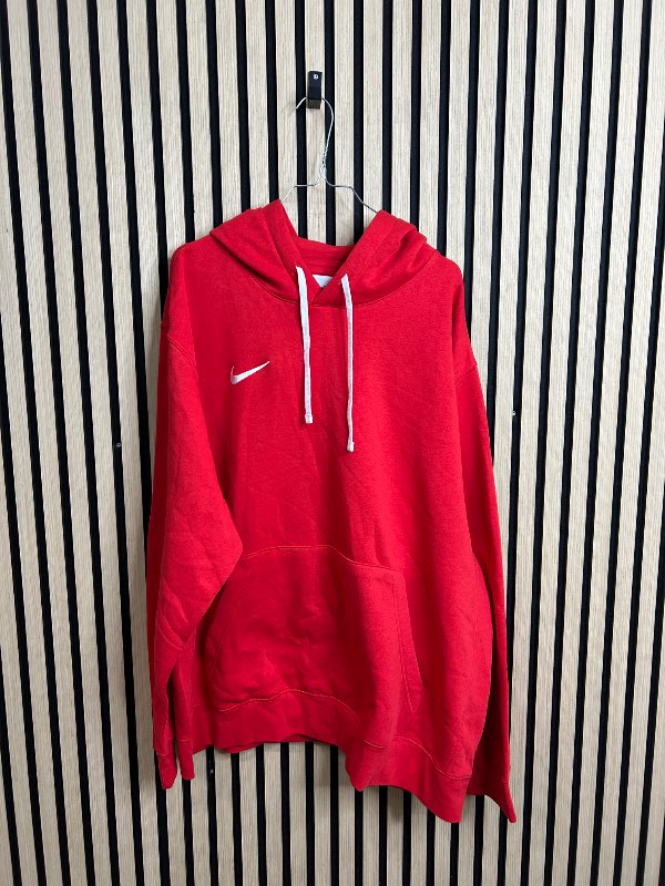 Rauð Nike peysa