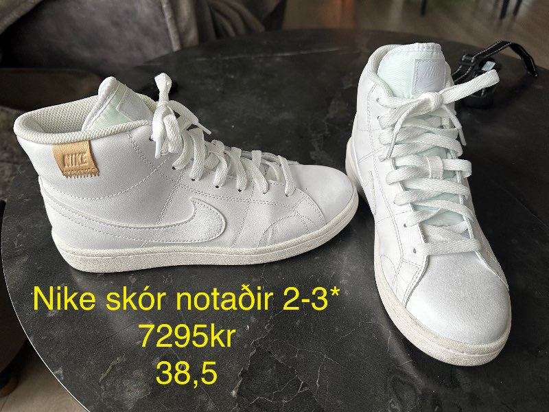 Hvítir háir Nike skór 38,5