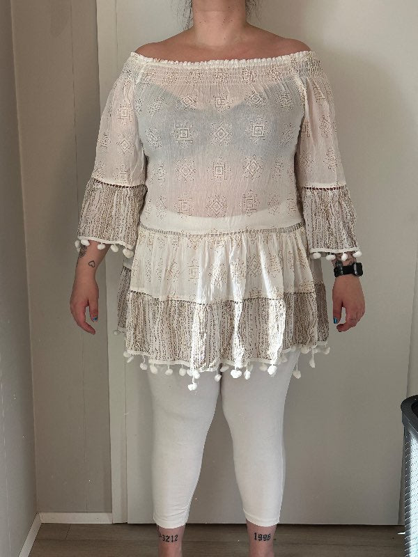 Hvítur kljóll m gylltum þráðum