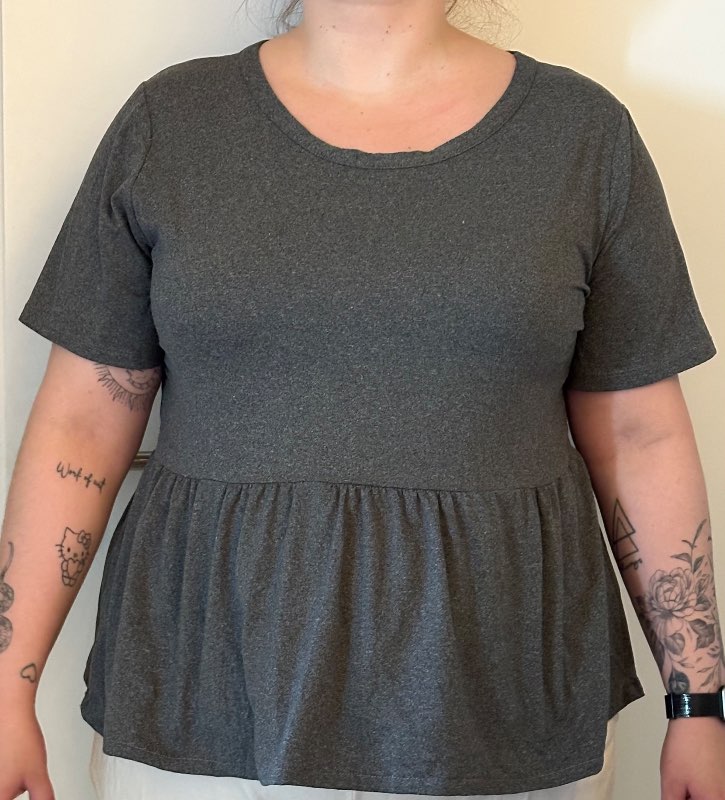 Grár stuttermabolur