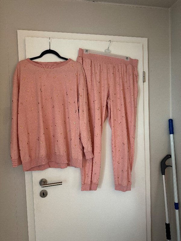 Bleikt náttfatasett m stjörnum