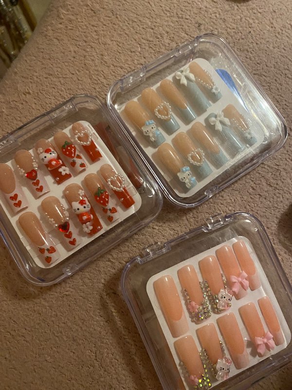 Hello Kitty press on nails