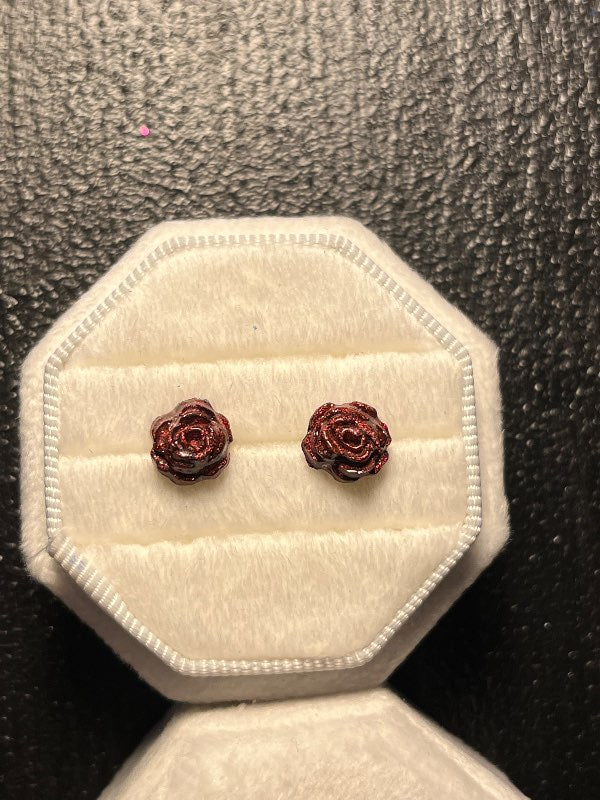 Eyrnalokkar handmade úr leir.
