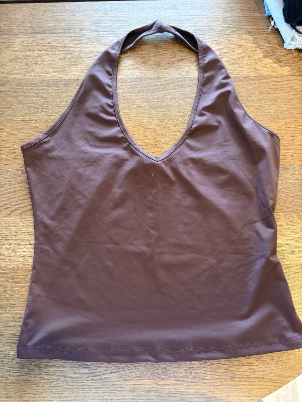 Brúnn halter bolur