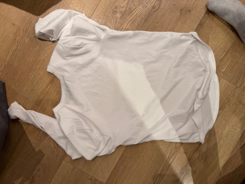 Hvítur langermabolur