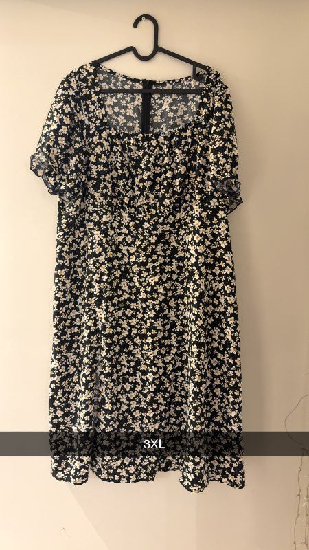 Svartur blóma kjóll