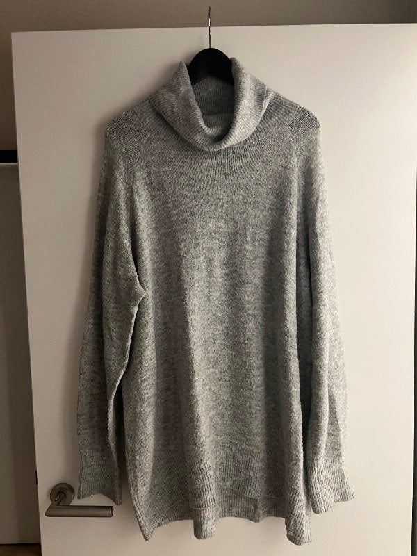 H&M grá síð peysa